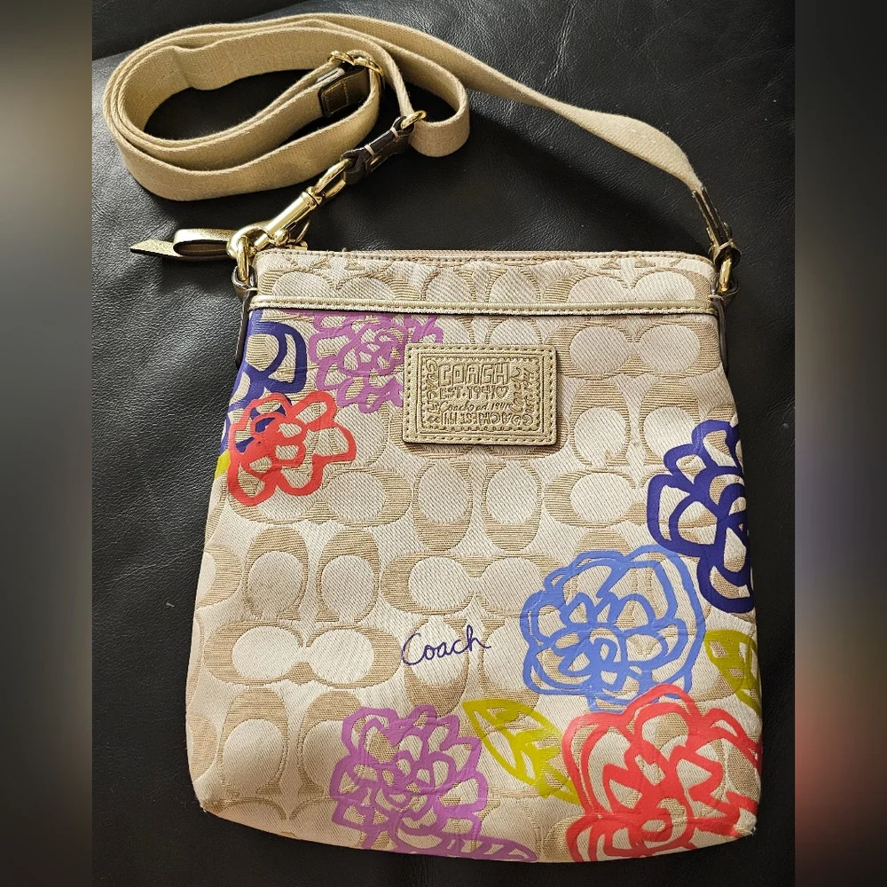 Coach Daisy Floral print Y2K Cream canvas Signature Swing Poppy Crossbody EUC - Picture 1 of 16